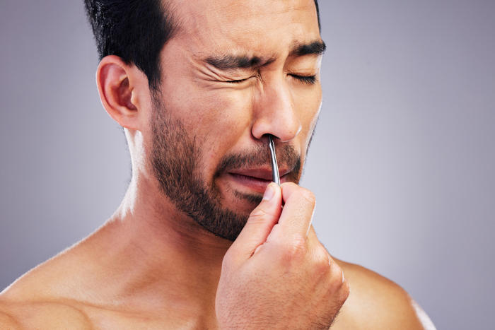 hola a los molestos pelitos de la nariz: un farmacéutico alerta del riesgo que ocurre al eliminarlos