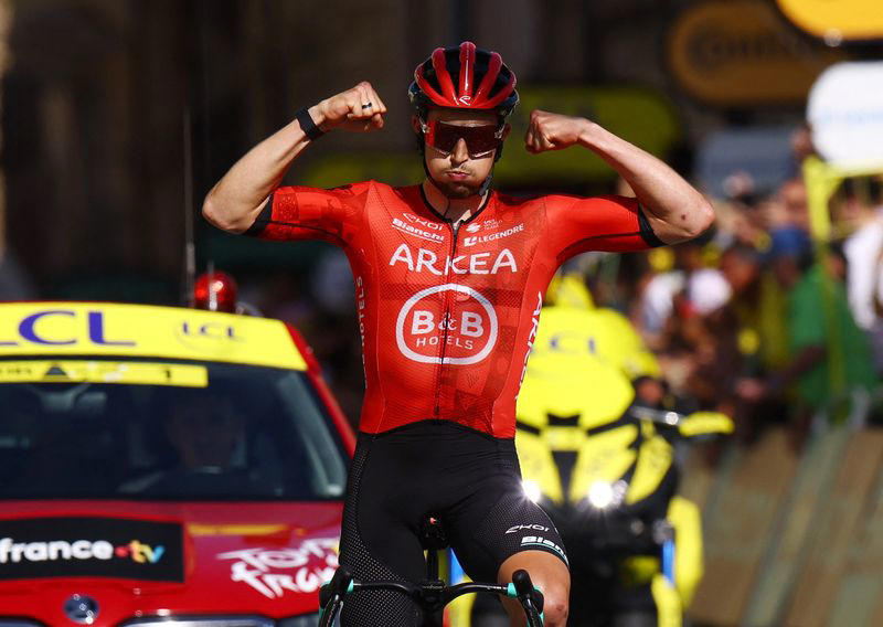 cyclisme : le français vauquelin remporte la 2e étape du tour de france, pogacar maillot jaune