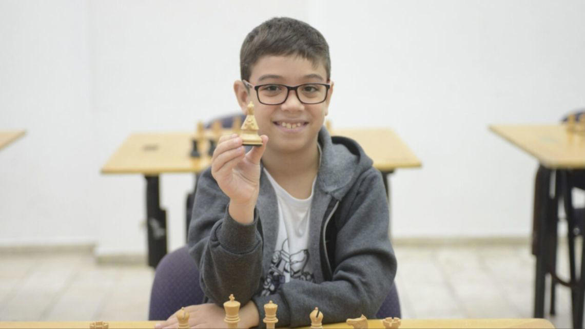 histórico triunfo argentino en ajedrez: faustino oro se convirtió en el maestro internacional más joven del mundo