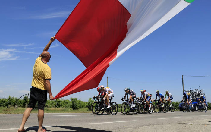 kevin vauquelin wins stage two of tour de france as tadej pogacar takes yellow jersey