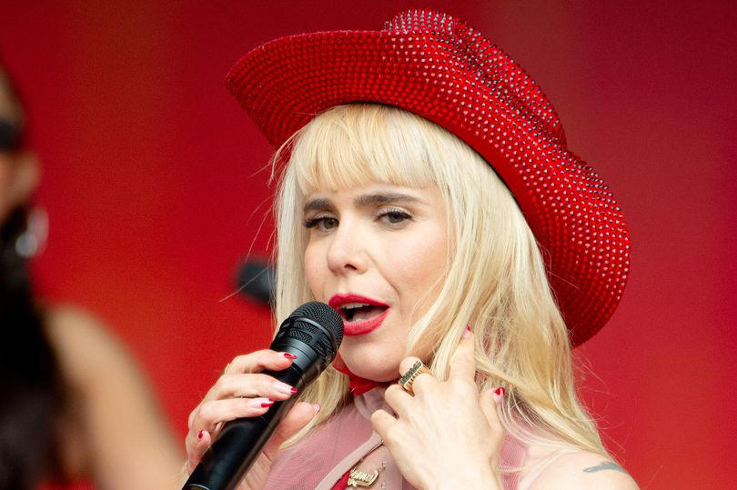 paloma faith moves fans to tears as she pays emotional tribute to amy winehouse at glastonbury