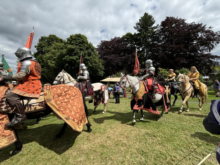 15 photos of Spectacular Jousting event at Linlithgow Palace as crowds ...