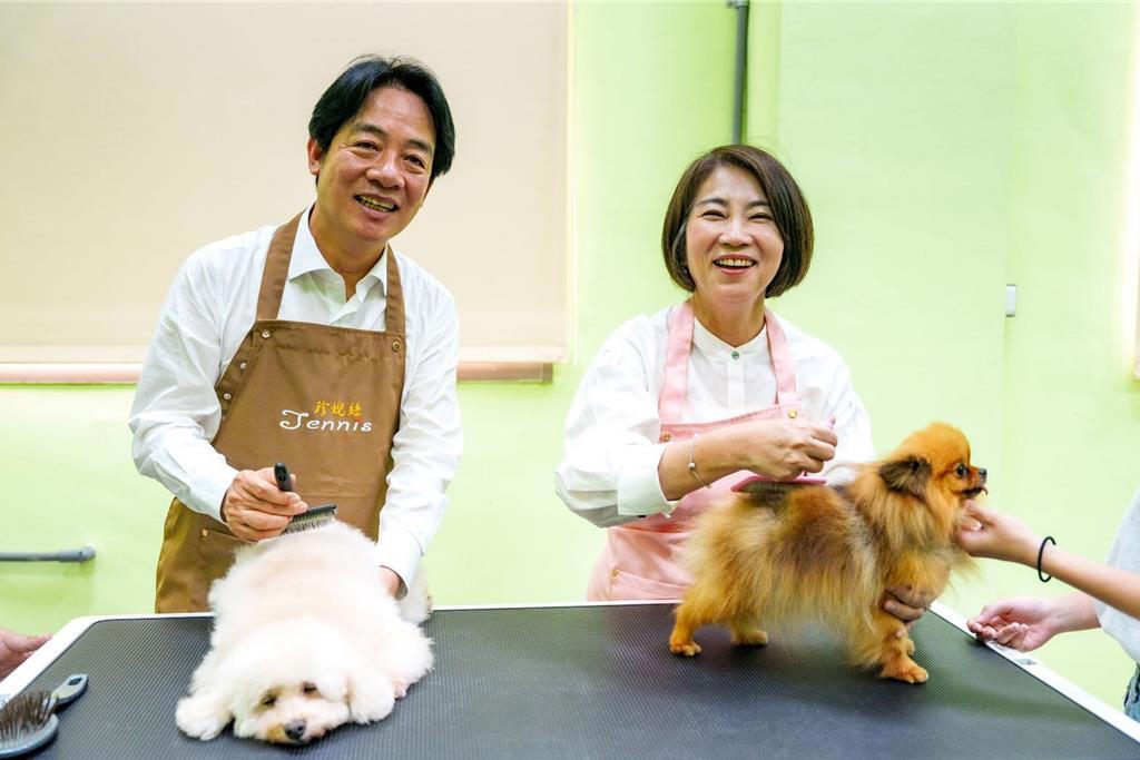 屏東縣動物之家啟用 截肢犬「斑斑」獲總統認養