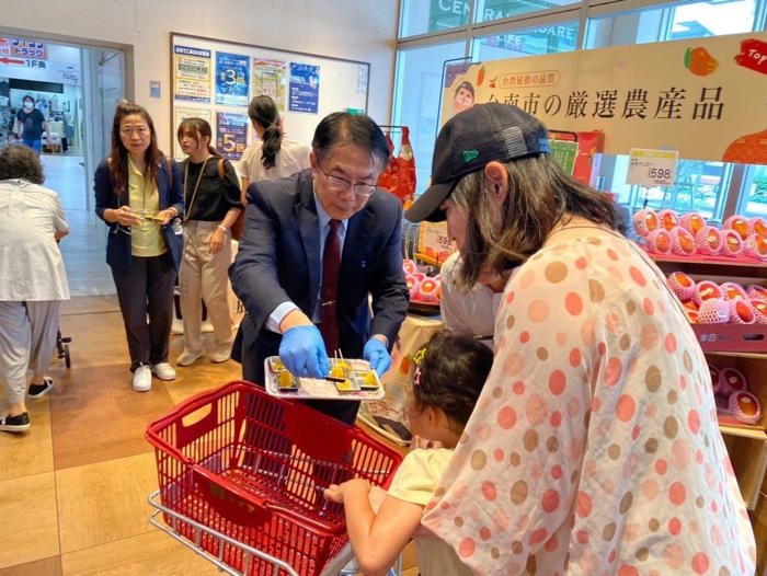 黃偉哲拚農產外銷再創佳績 日本知名超市首度上架台南芒果大熱銷