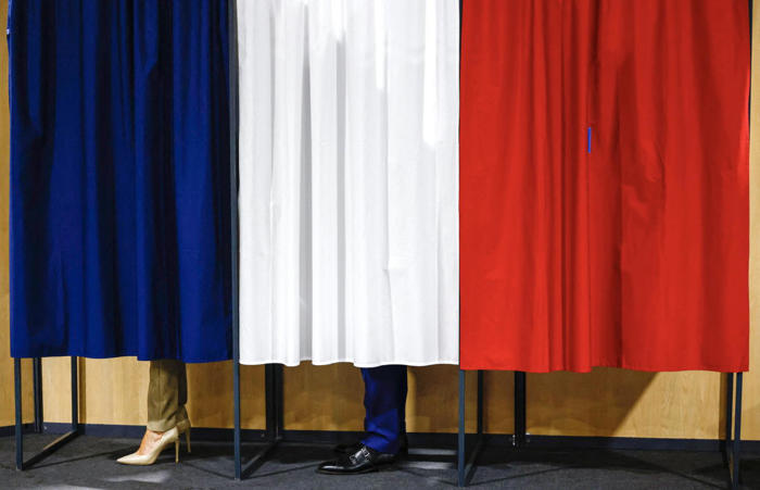 francja: frekwencja w wyborach do parlamentu wyniosła w południe prawie 26 proc.