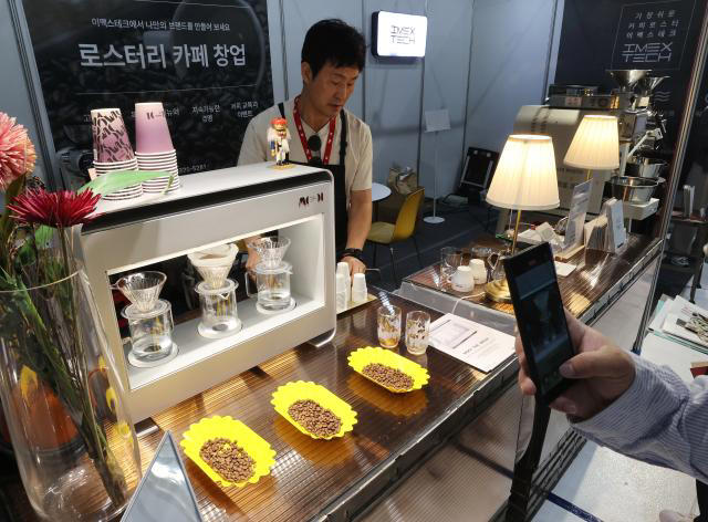 대한민국은 카페 공화국…편의점보다 2배 많은 전국 10만개