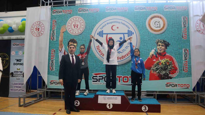 halter şampiyonası türkiye’de ilk defa bir ilçede gerçekleştirildi