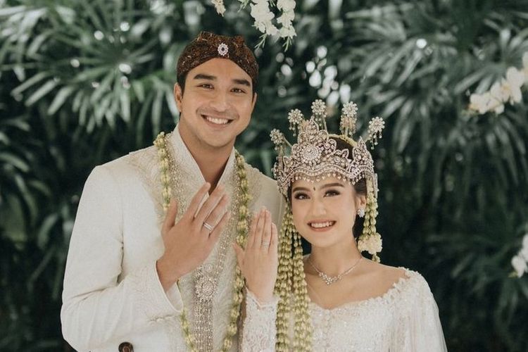 Resmi Menikah Dengan Ibrahim Risyad, Salshabilla Adriani Kenakan Kebaya ...