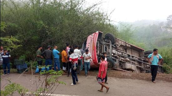 Over 40 Schoolkids Injured As Haryana Roadways Mini Bus Overturns Near ...