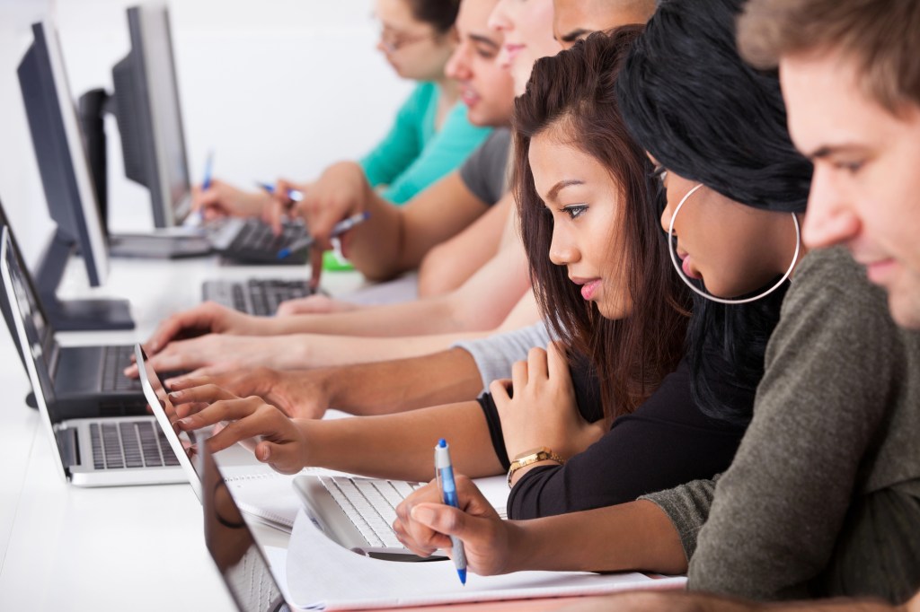 Dorm Room Must Haves for New College Students