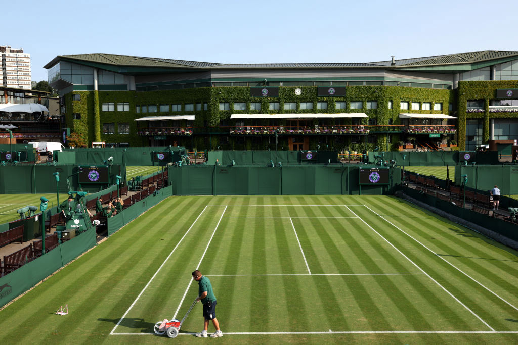 How many courts are there at Wimbledon? How many courts are there at Wimbledon?