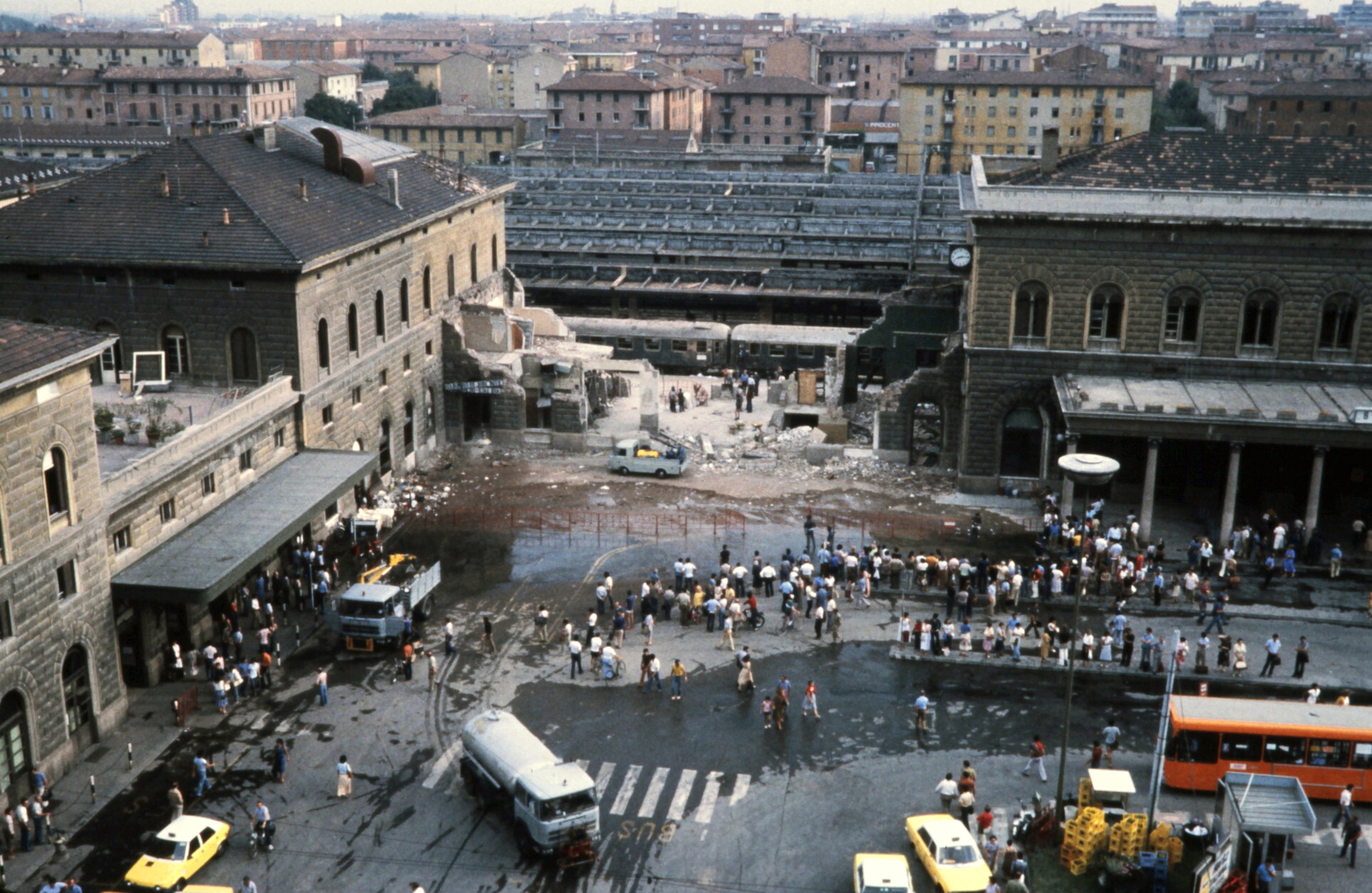 Strage Di Bologna, Condannato All'ergastolo L'ex Avanguardia Nazionale ...