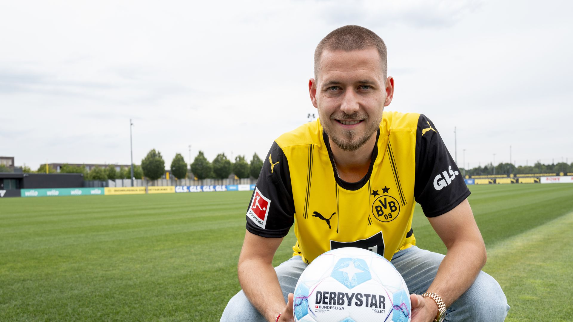 Official: Borussia Dortmund Sign Waldemar Anton