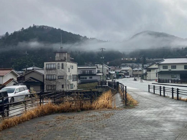 東城駅前の街並み（筆者撮影）