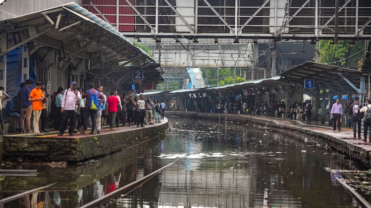 Mumbai Rains: Flights, Trains, BEST Bus Services Impacted Due To Low ...