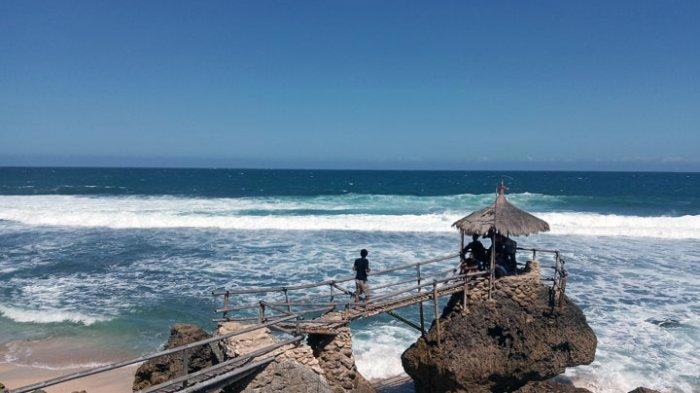 Wisata Pantai Watulawang Yogyakarta