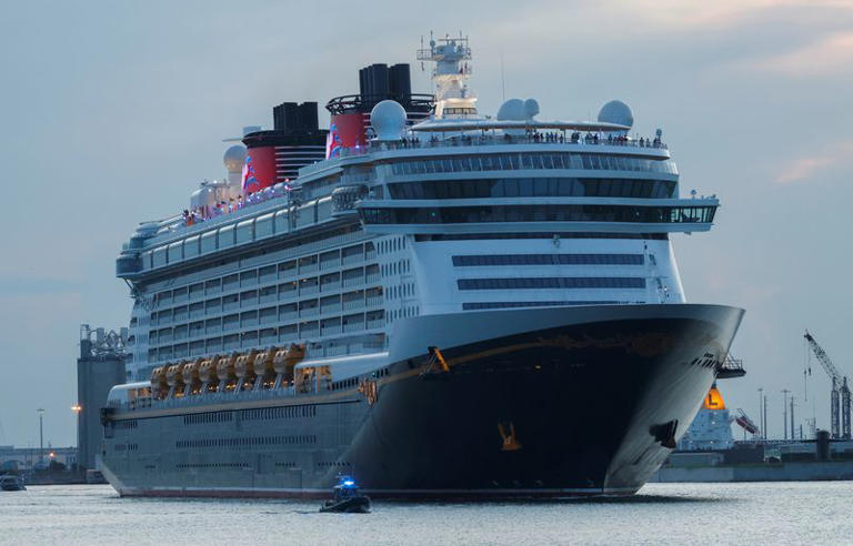 FILE PHOTO: Disney Dream, a Disney Cruise Lines' ship, sails to the Bahamas on the first Disney cruise for paying customers since they were stopped during the coronavirus disease (COVID-19) pandemic, from Port Canaveral in Florida, U.S., August 9, 2021. REUTERS/Joe Skipper/File Photo
