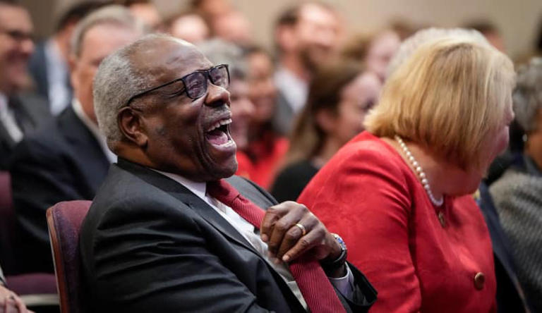  Associate Supreme Court Justice Clarence Thomas sits with his wife and conservative activist Virginia Thomas while he waits to speak at the Heritage Foundation on October 21, 2021 in Washington, DC. (Photo by Drew Angerer/Getty Images) 