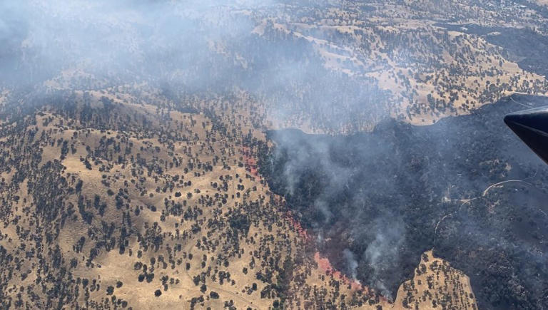 Fire burns in Tulare County at over 500 acres, Cal Fire says