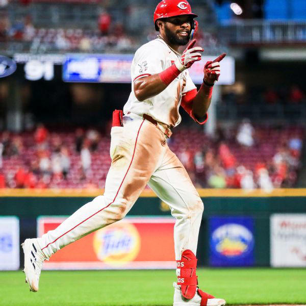 Rookie Rece Hinds makes it 2 HRs in 2 MLB games as Reds roll