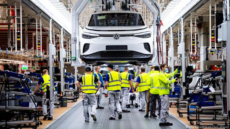 Indústria acredita que taxação vai arrefecer mercado de carros elétricos e híbridos no Brasil