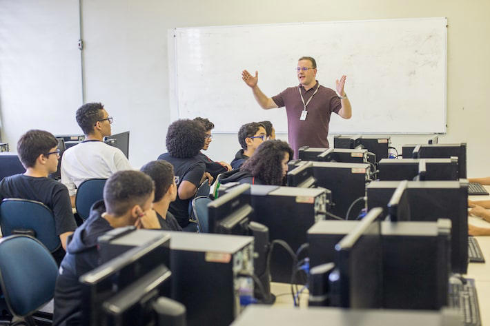 Carga horária básica passa para 2,4 mil horas, mas pode ser reduzida se aluno fizer ensino técnico Foto: Tiago Queiroz/Estadão