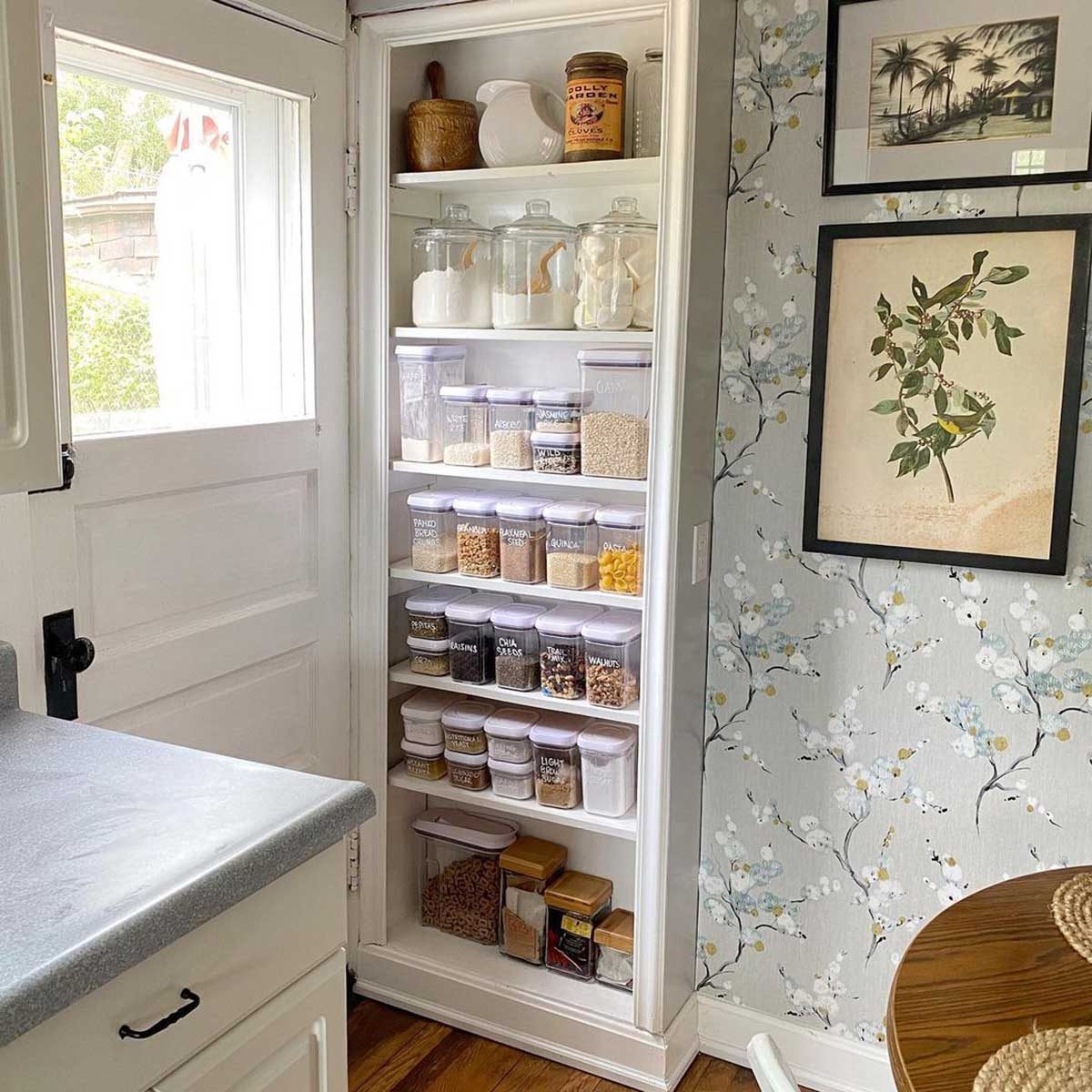 10 Small Kitchen Decor Ideas to Make Cooking a Breeze