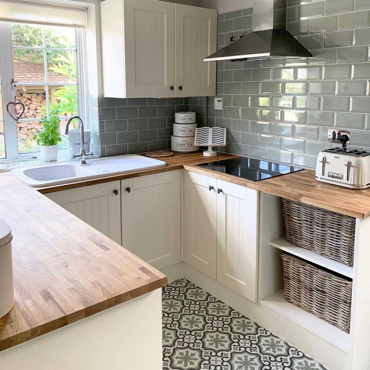 10 Small Kitchen Decor Ideas to Make Cooking a Breeze