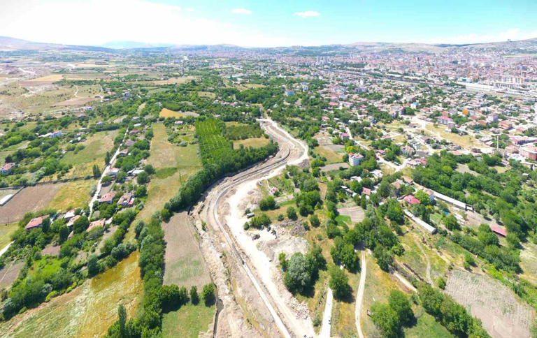 Elazığ’da taşkın koruma inşaat çalışmaları sürüyor