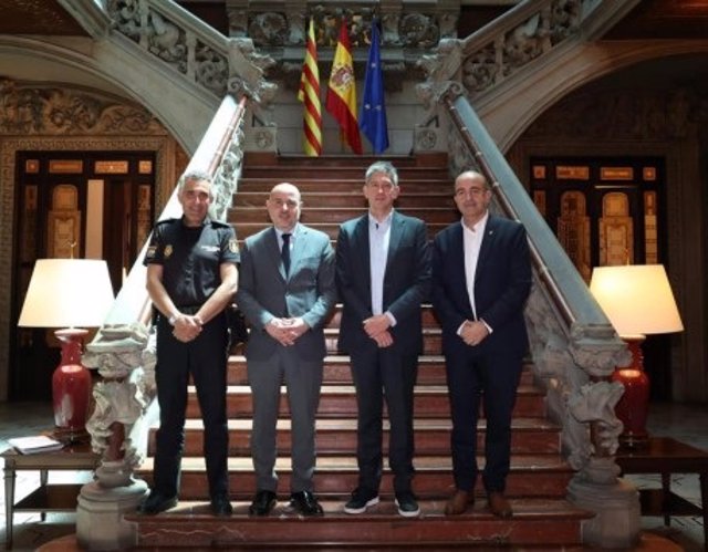 Prieto Y El Alcalde De L'Hospitalet De Llobregat (Barcelona) Abordan ...