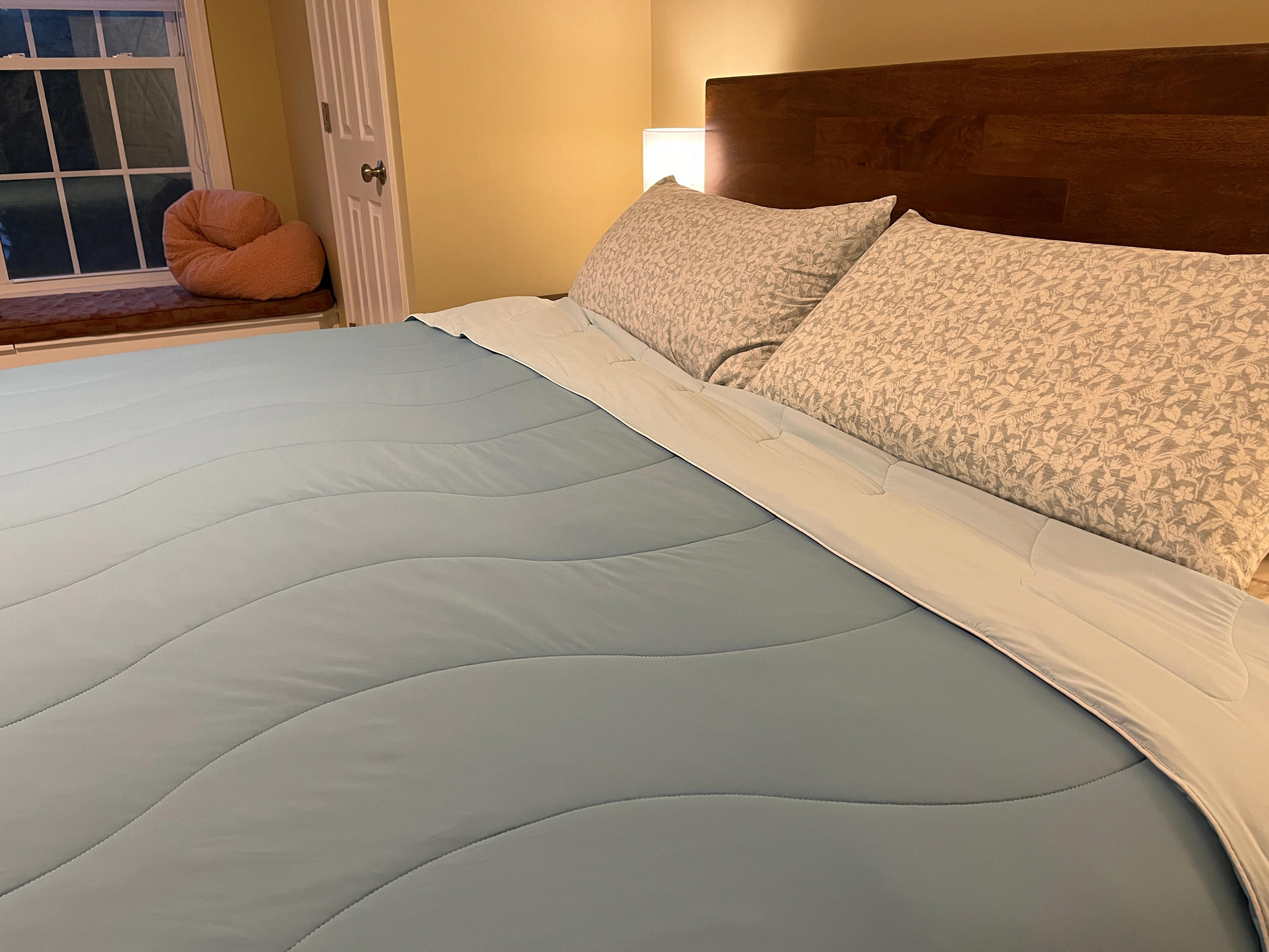 Rest evercool comforter made on a bed