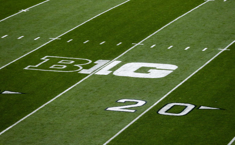 Washington players sport new Big Ten patches on social media