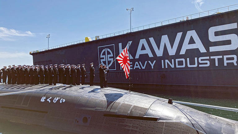 2023年に竣工した潜水艦「はくげい」。引渡式には多くの防衛省関係者が出席した（写真：川崎重工業）