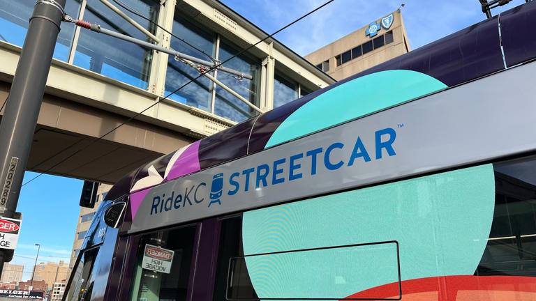 Excessive heat forces KC Streetcar constructors to early morning work