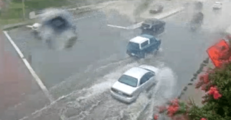 VIDEO: A foot of water collects in Richmond intersection during flash flood