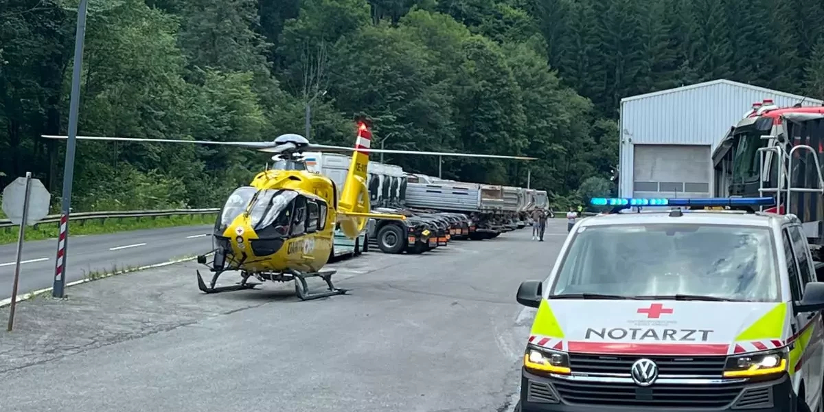 Rettungseinsatz: Motorradfahrer Bei Kollision Mit Auto Schwer Verletzt