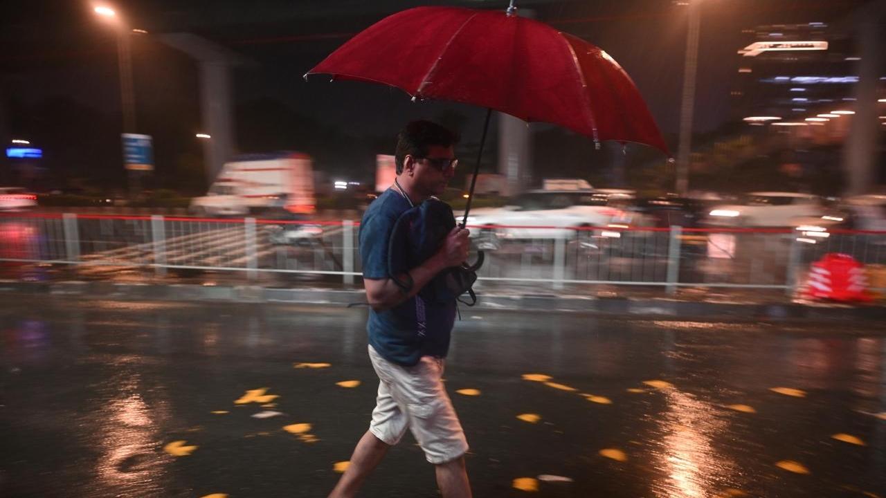 In Photos Mumbai Witnesses Rains As Imd Issues Alert For City Adjoining Areas