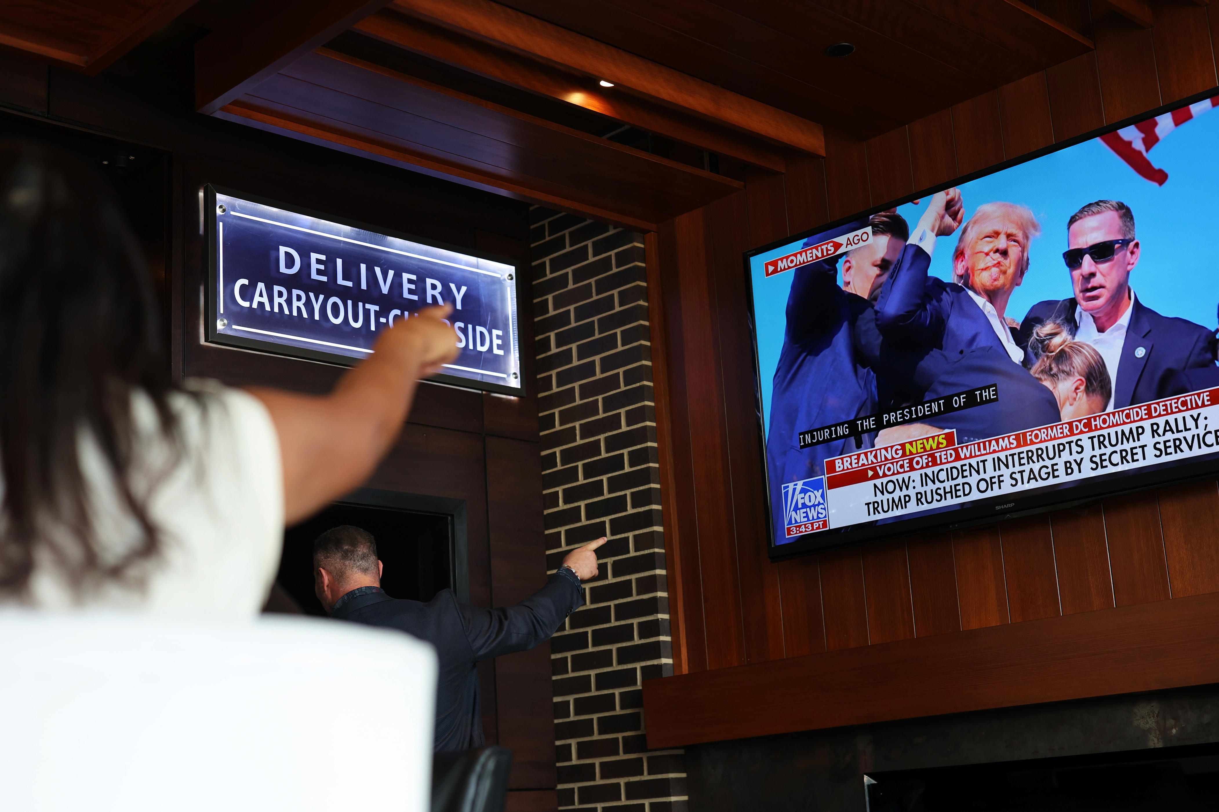 Photos: Bloodied Trump Rushed Off Stage After Assassination Attempt At ...