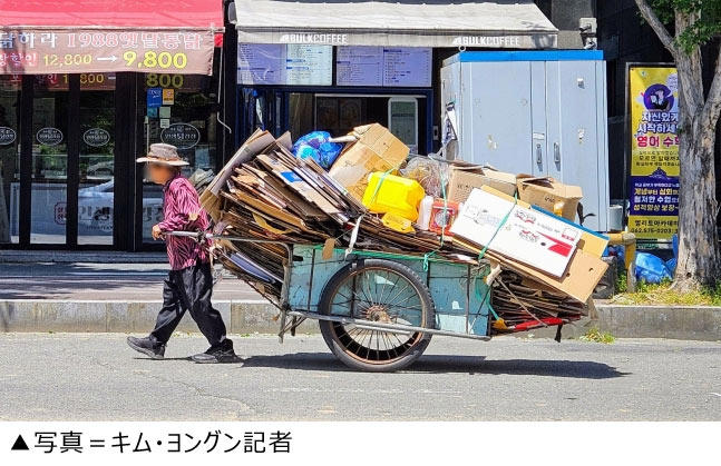 古紙回収で生計を立てる高齢者、韓国全土に1万4000人