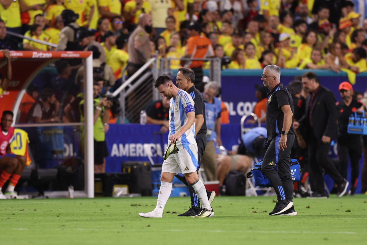 Heartbreaking Moment As Lionel Messi Burst Into Tears After Copa ...