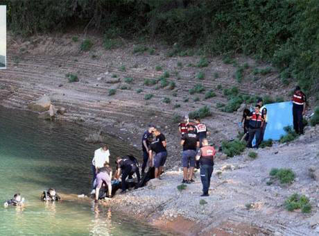 acı olay! gölette boğulan anne ve 2 çocuğu dalgıçlar sudan çıkardı