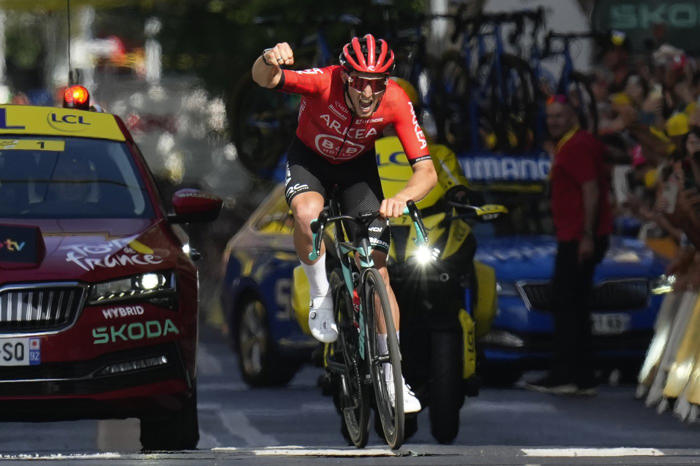 pogacar takes the yellow jersey in the 2nd stage of the tour de france. only vingegaard can keep up