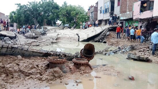 up: 2 dead, 12 injured after water tank built in 2021 collapses in mathura