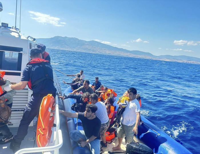 ayvacık açıklarında 42 kaçak göçmen kurtarıldı