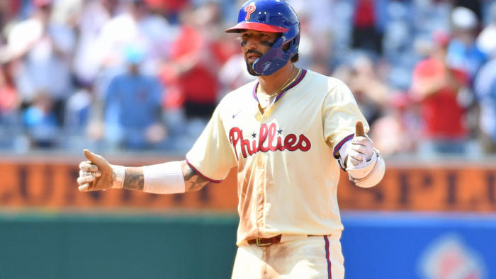 survive and advance: phillies 7 marlins 6