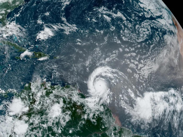 罕見！颶風貝羅加劇極度危險 加勒比海國家嚴陣以待