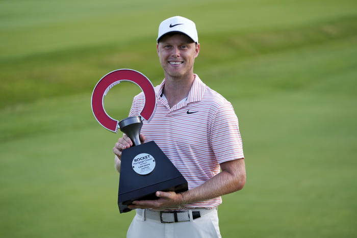 cam davis wins rocket mortgage classic for 2nd time after akshay bhatia 3-putts 18th hole