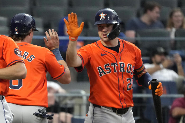 astros move above .500 for 1st time this year, beat mets 10-5 in 11 innings for 9th win in 10 games