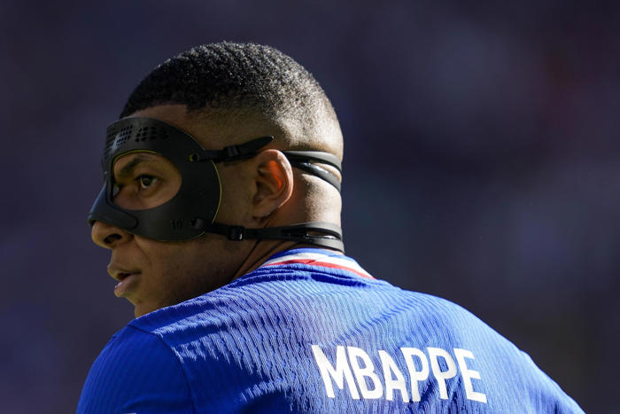 kylian mbappé dice sentirse como en juego de realidad virtual al usar su máscara en la euro 2024