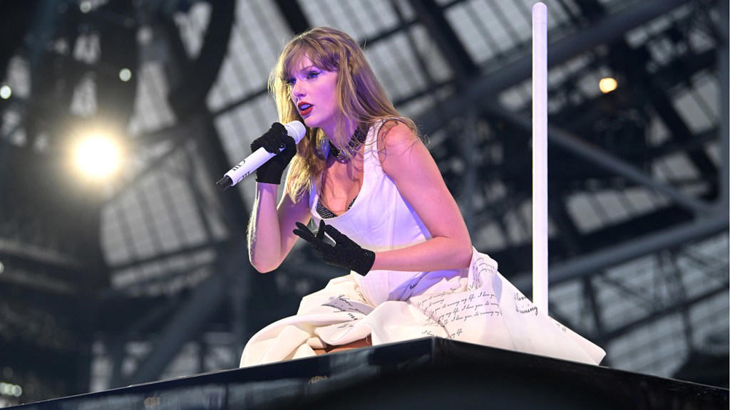 taylor swift experiences stage malfunction during eras tour performance in dublin